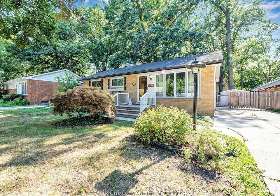 3455-randolph-avenue-windsor-ontario-26005246