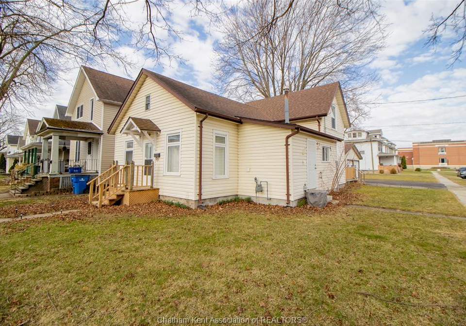 53-selkirk-street-chatham-ontario-26005483
