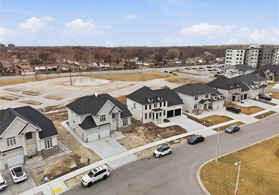 8564-pronovost-place-windsor-ontario-26005606
