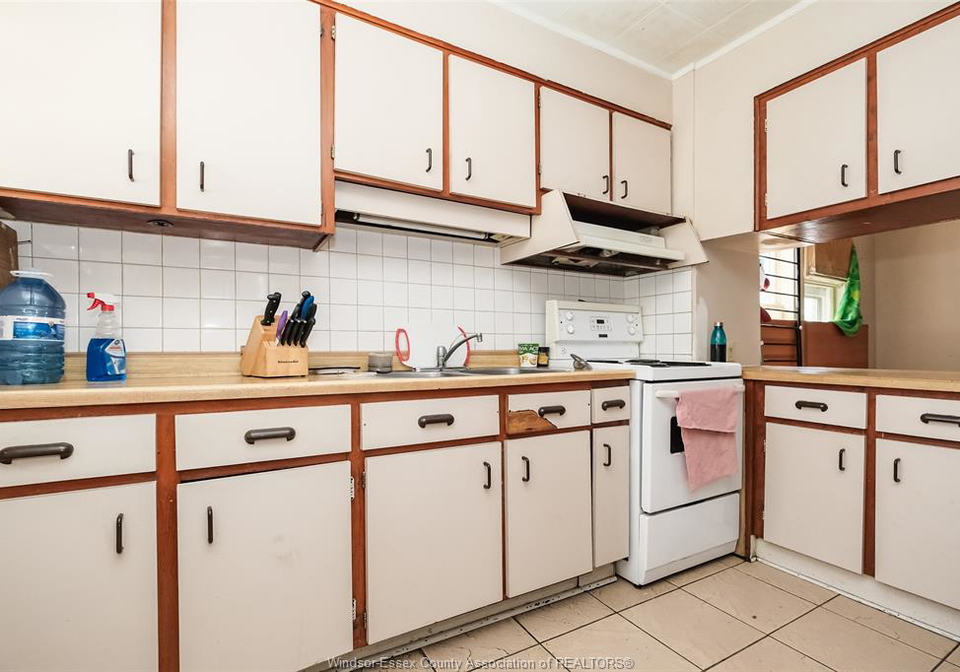 2288-howard-avenue-windsor-ontario-26005613