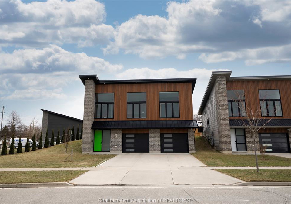 2-riverview-drive-chatham-ontario-26005650