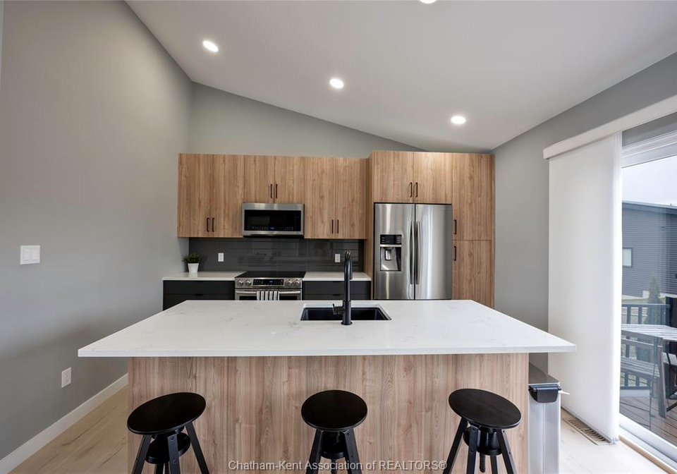 2-riverview-drive-chatham-ontario-26005650