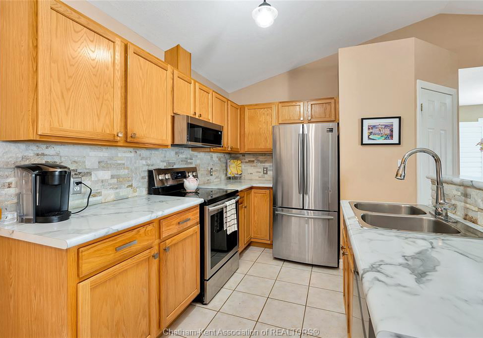 10-villa-court-chatham-ontario-26005953