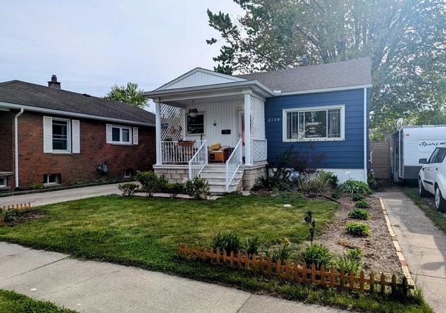 2179-forest-avenue-windsor-ontario-26006086