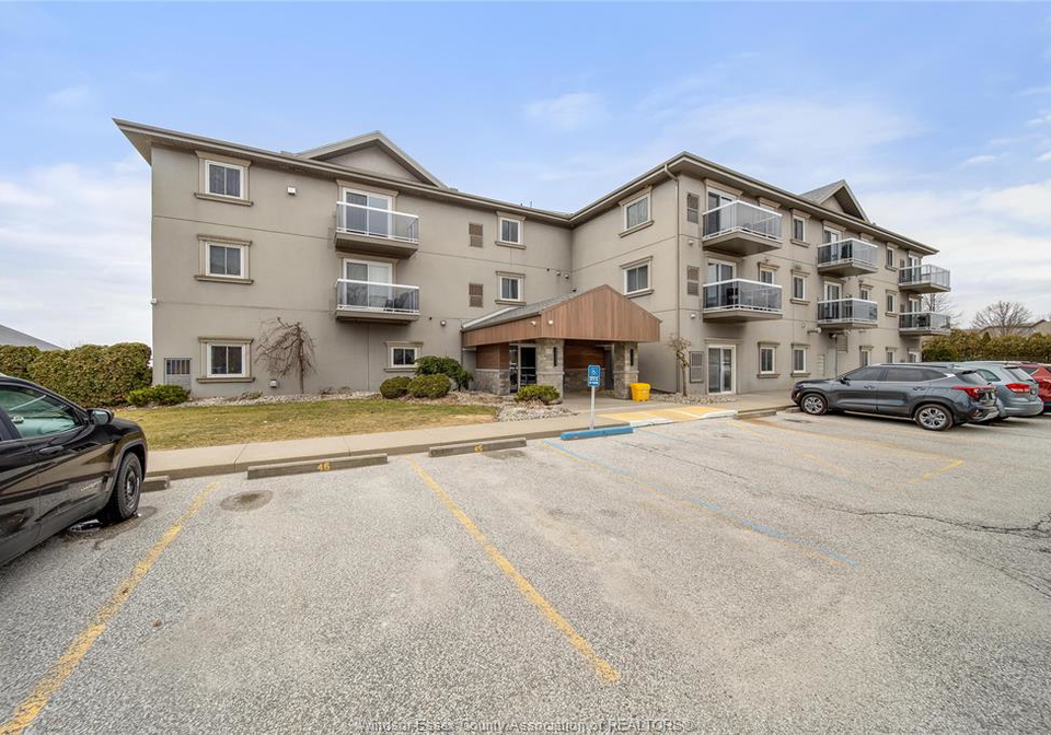 44-robson-road-leamington-ontario-26006120