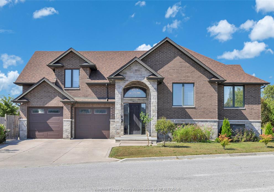 498-sacred-heart-drive-lasalle-ontario-26006194