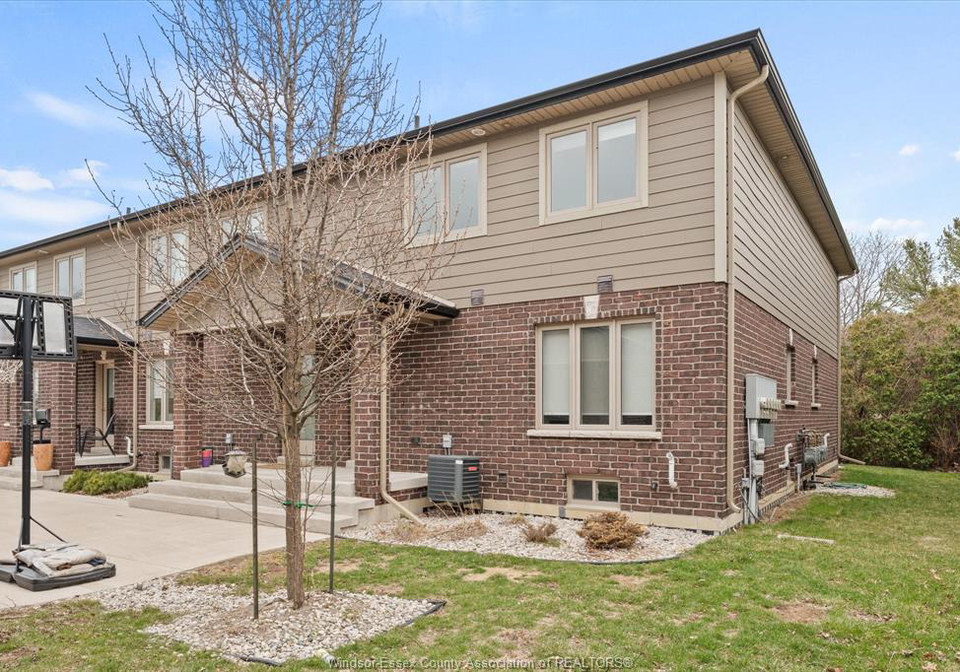 204-beechwood-lakeshore-ontario-26006201