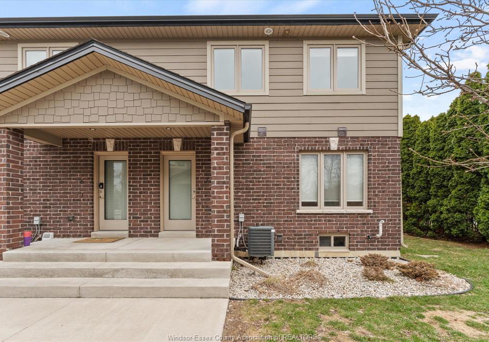 204-beechwood-lakeshore-ontario-26006201