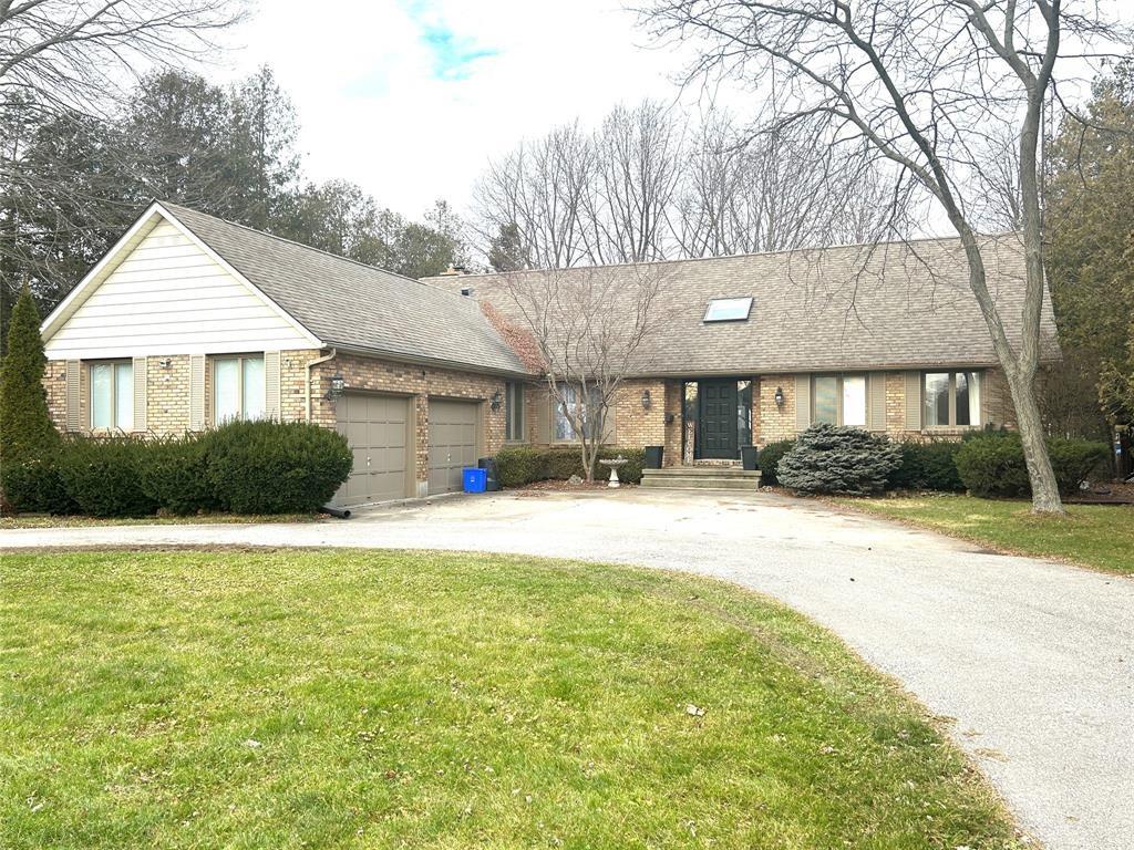 3538-queen-street-plympton-wyoming-ontario-26006342