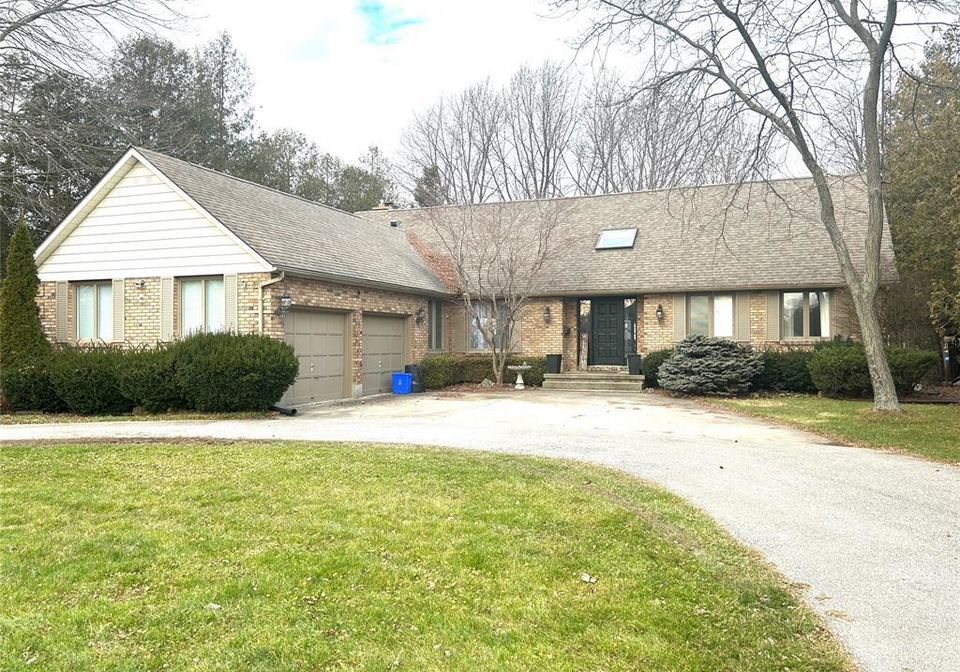 3538-queen-street-plympton-wyoming-ontario-26006342