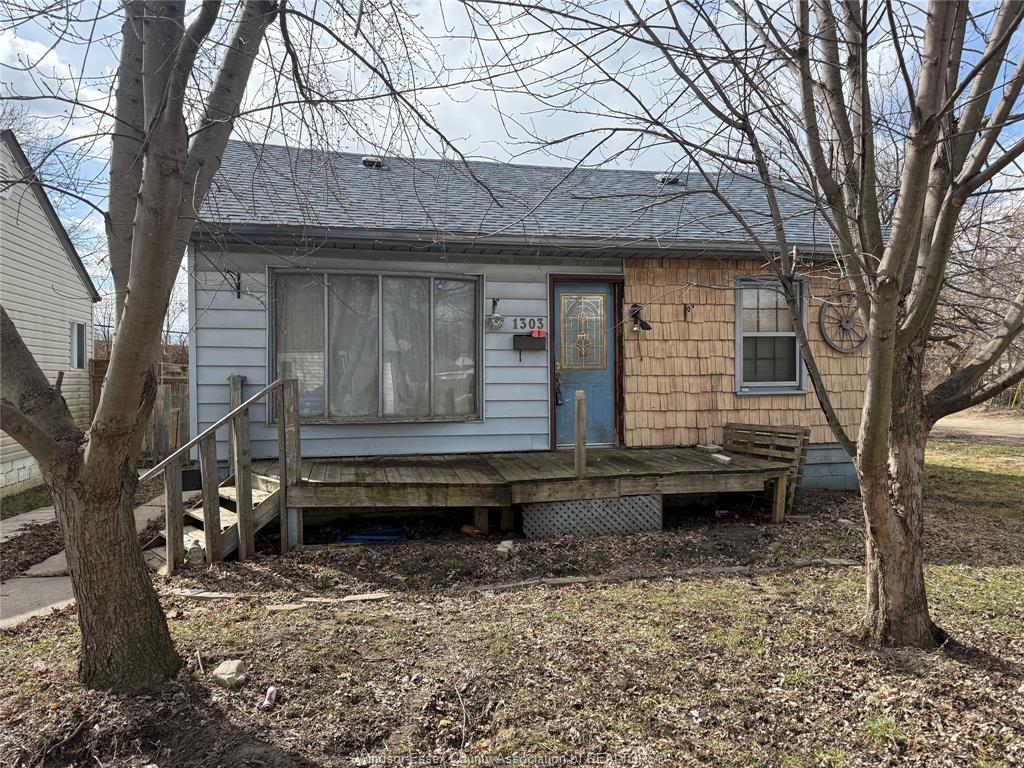 1303-central-windsor-ontario-26006375