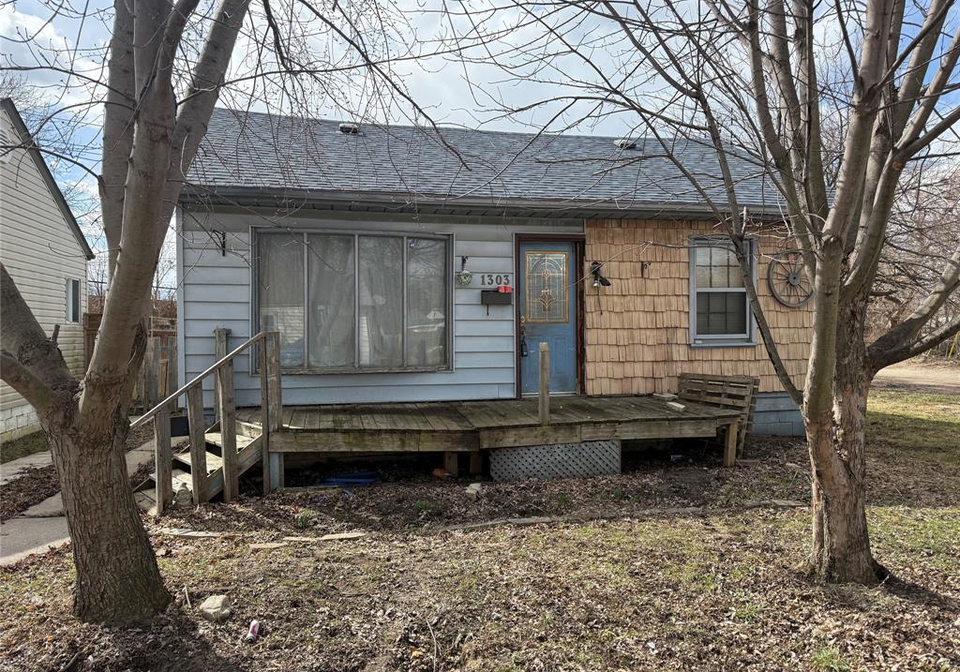 1303-central-windsor-ontario-26006375