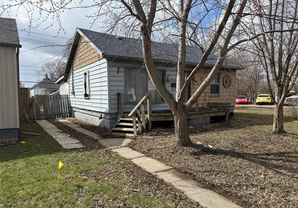 1303-central-windsor-ontario-26006375