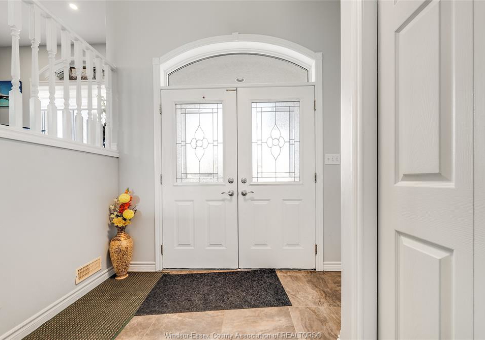 1596-morningstar-avenue-windsor-ontario-26006411