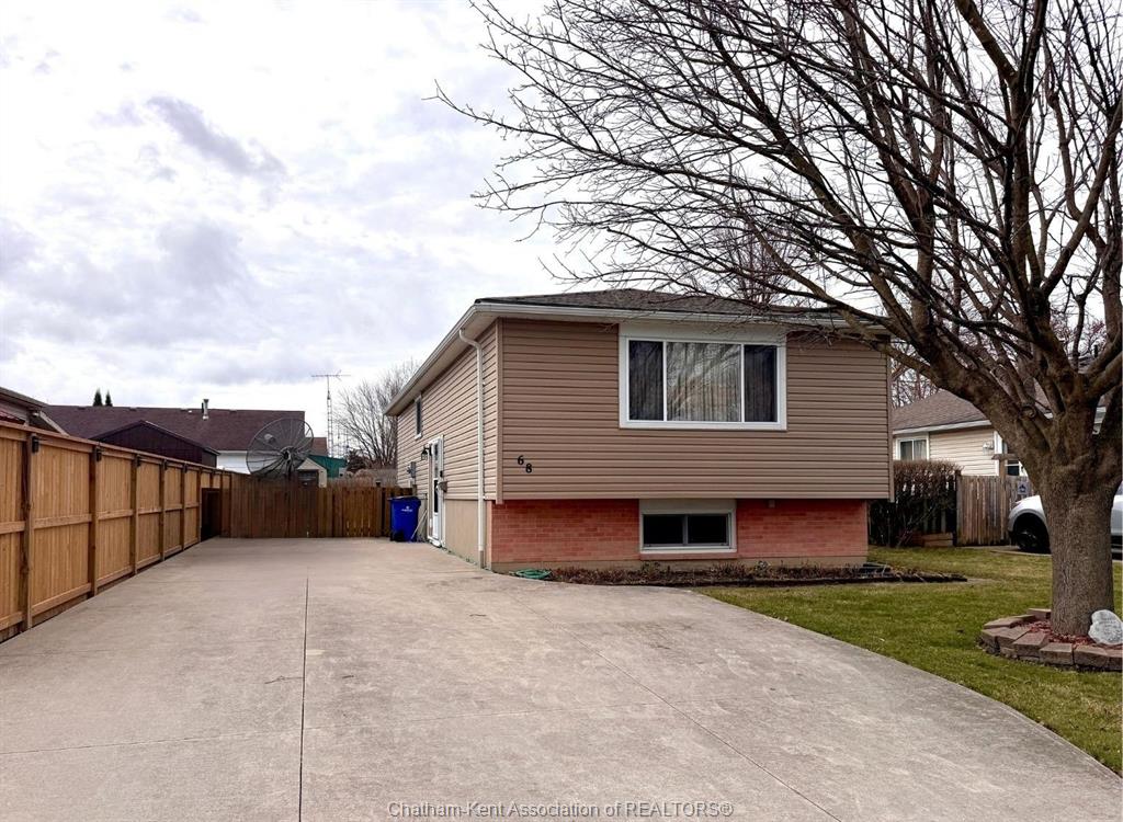 68-greenbriar-trail-wallaceburg-ontario-26006444
