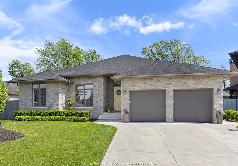 266-xavier-circle-lakeshore-ontario-26006523