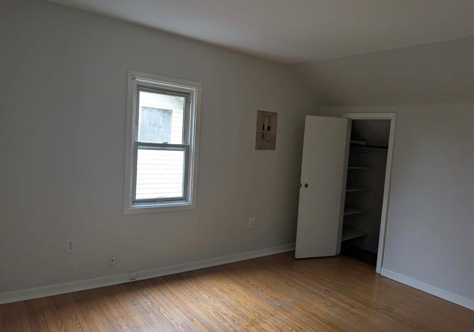 1335-marentette-avenue-windsor-ontario-26006527