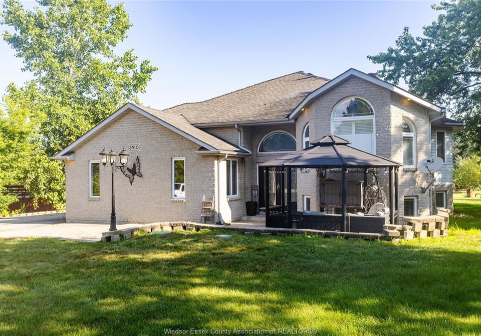 8510-baseline-road-windsor-ontario-26006582