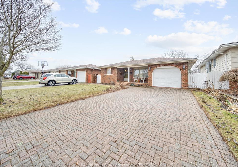 10682-keating-crescent-windsor-ontario-26006598