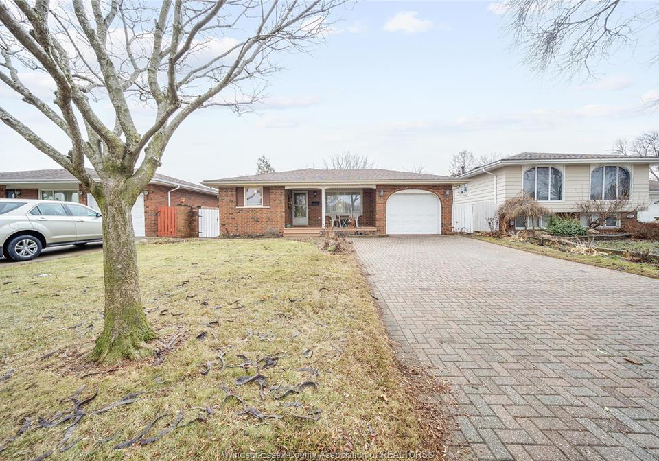 10682-keating-crescent-windsor-ontario-26006598