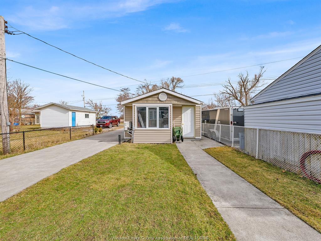 515-lypps-beach-colchester-ontario-26006704