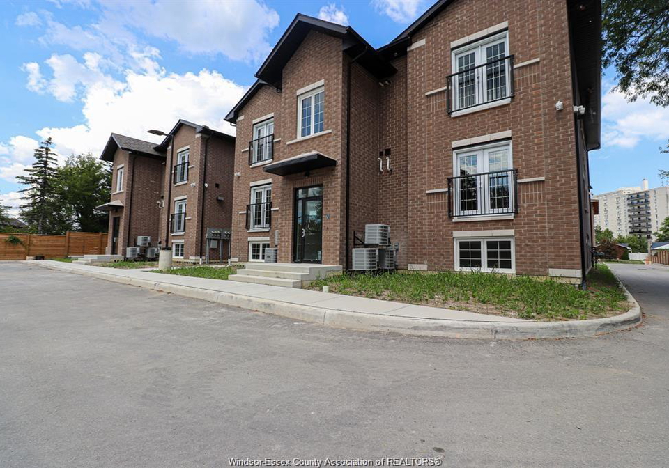 233-watson-windsor-ontario-26006708