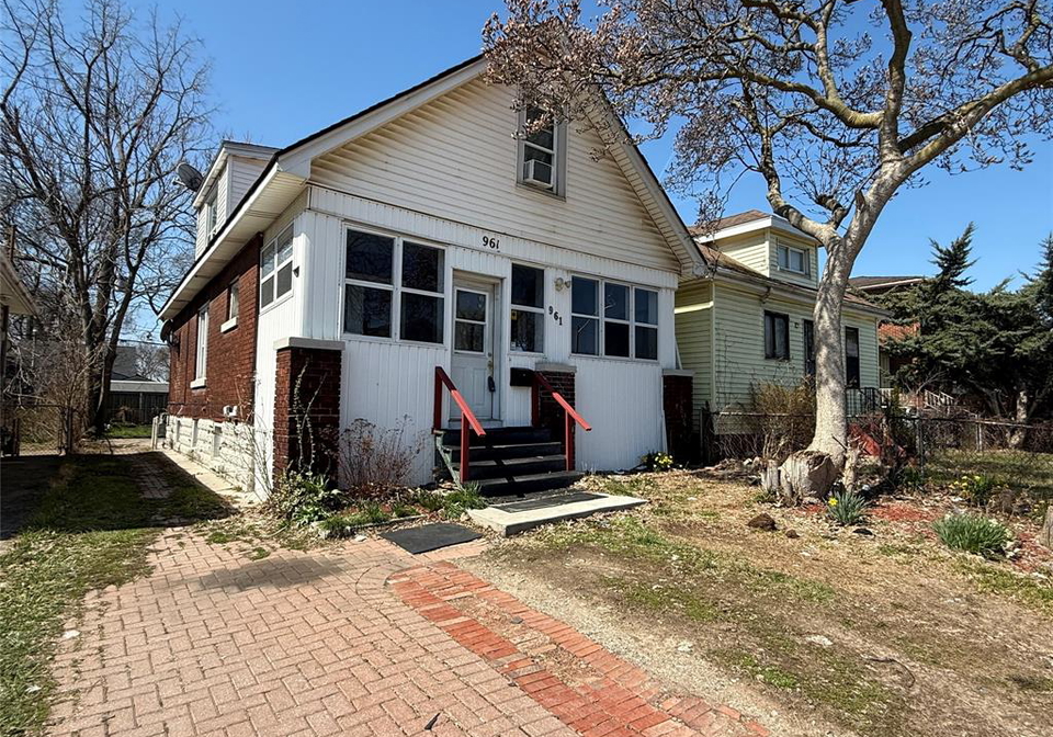 961-campbell-windsor-ontario-26006716