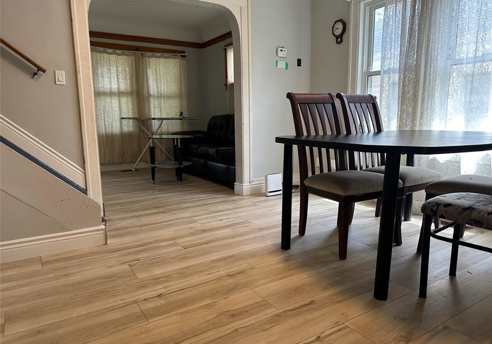 961-campbell-windsor-ontario-26006716