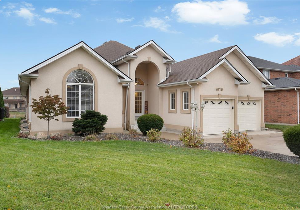 1075-stoneybrook-windsor-ontario-26006735