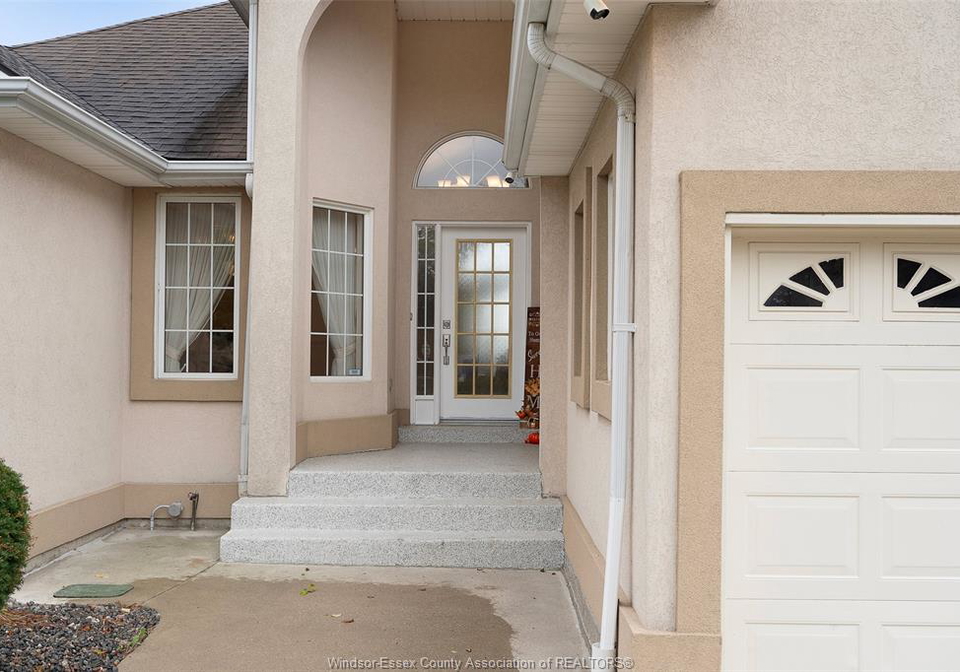 1075-stoneybrook-windsor-ontario-26006735