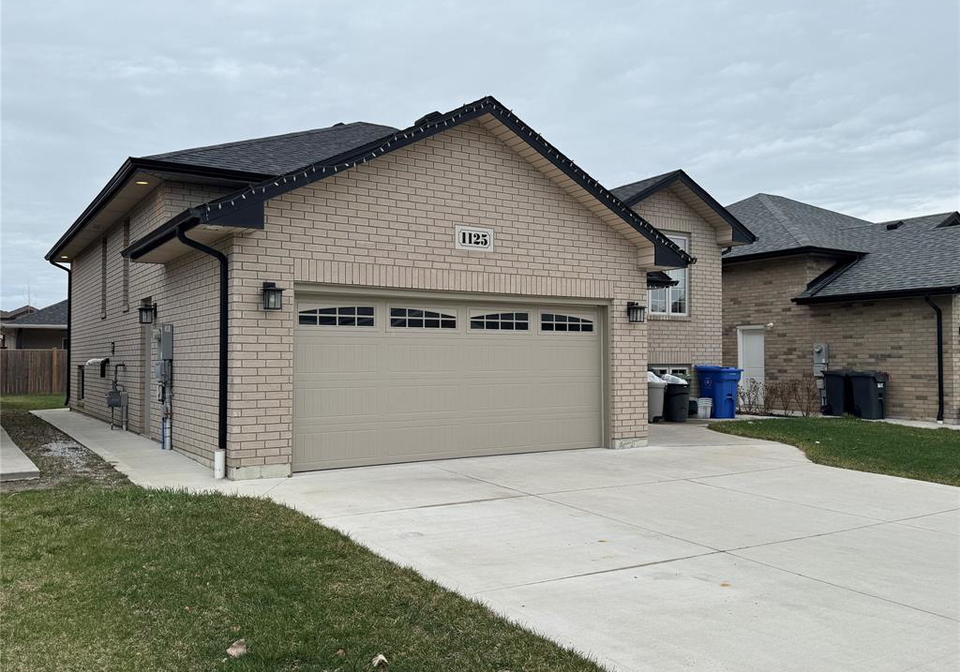 1125-icewater-avenue-windsor-ontario-26006928