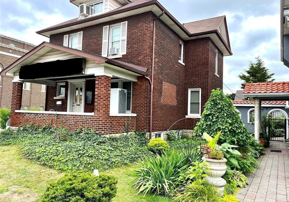 95-giles-boulevard-east-windsor-ontario-26006929