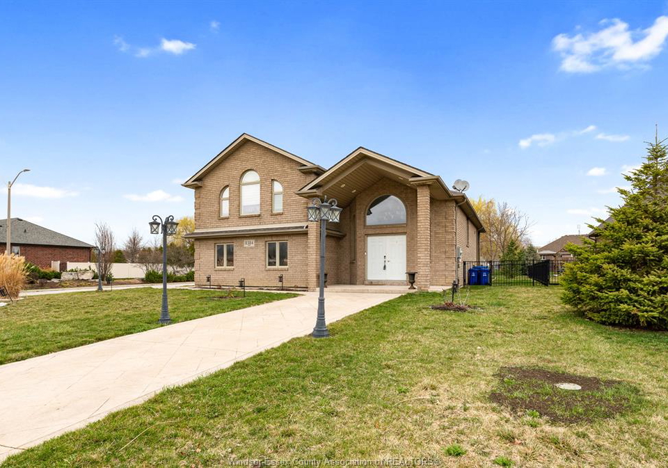8384-annie-amherstburg-ontario-26006943
