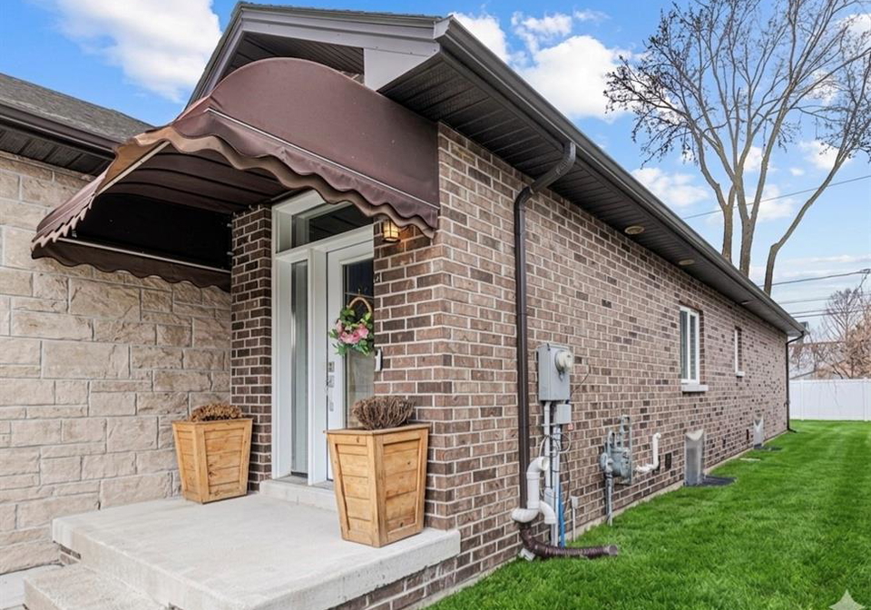2554-olive-windsor-ontario-26007011