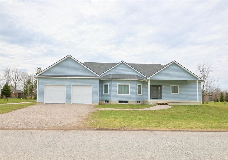 3167-broadway-street-brooke-alvinston-ontario-26007073