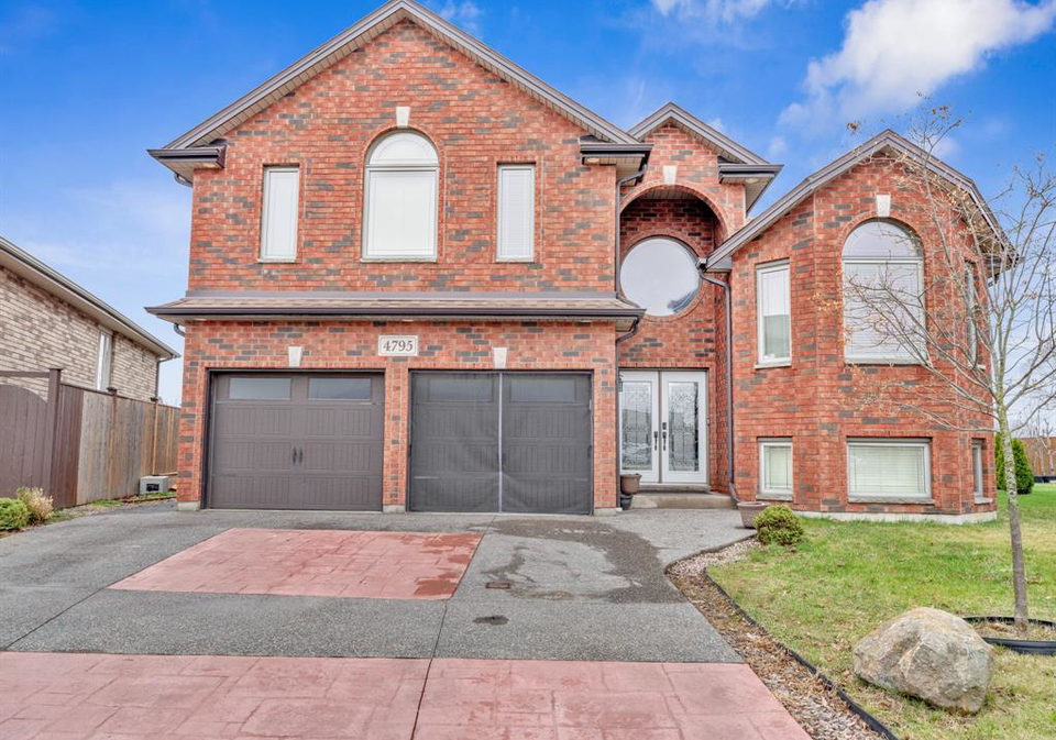 4795-periwinkle-crescent-windsor-ontario-26007089
