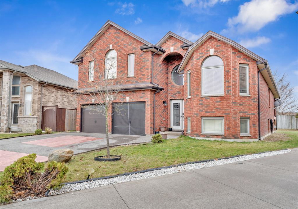 4795-periwinkle-crescent-windsor-ontario-26007089
