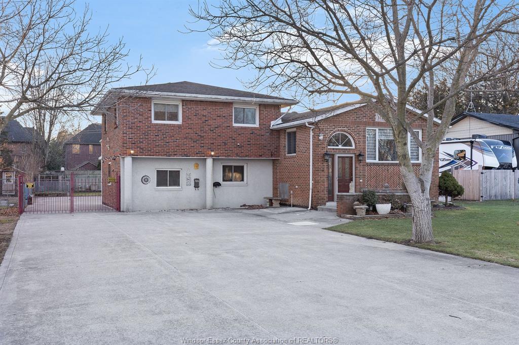 1116-reaume-lasalle-ontario-26007110