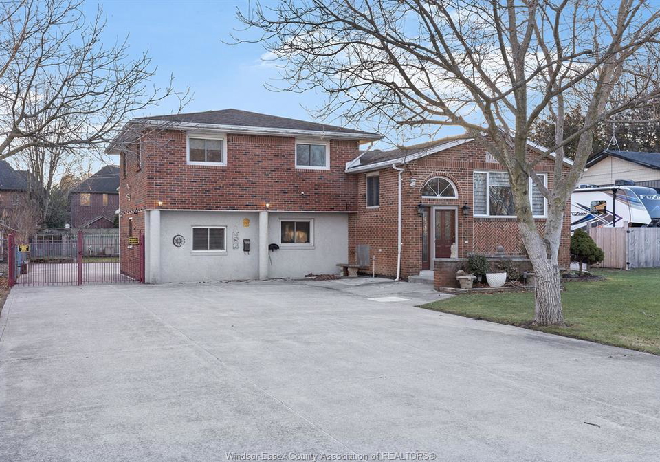 1116-reaume-lasalle-ontario-26007110