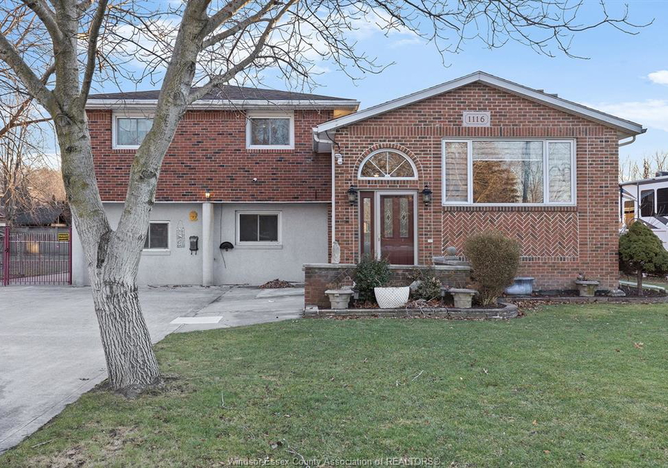 1116-reaume-lasalle-ontario-26007110