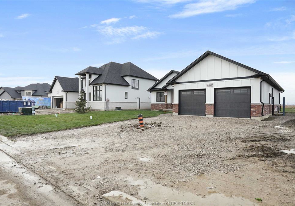2524-mayfair-lasalle-ontario-26007129