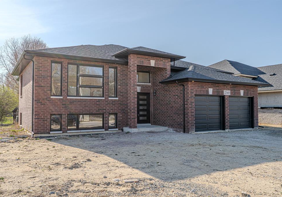2588-mayfair-lasalle-ontario-26007130