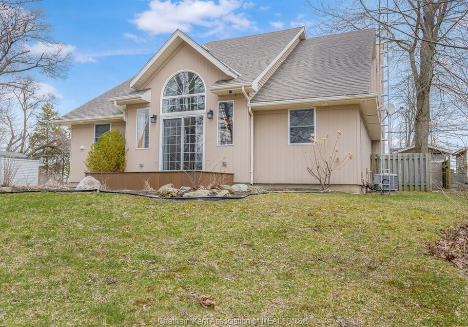 17938-lakeshore-road-rondeau-park-ontario-26007245