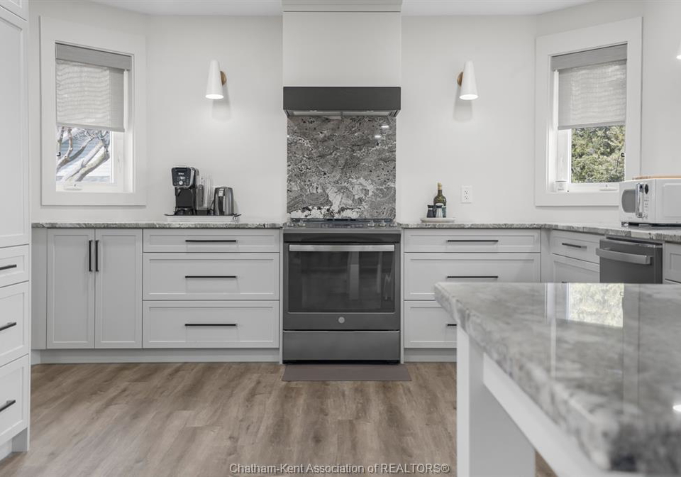 17938-lakeshore-road-rondeau-park-ontario-26007245