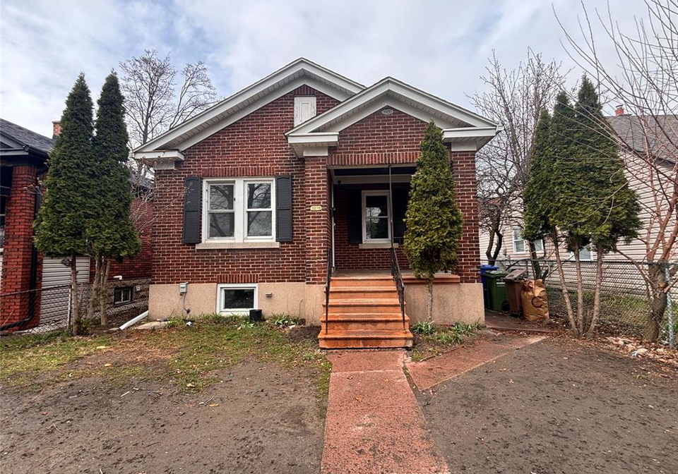 3278-edison-windsor-ontario-26007248