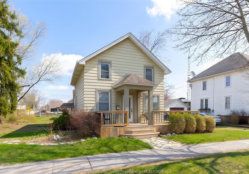 21-clark-leamington-ontario-26007324