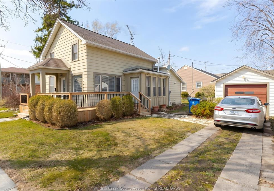 21-clark-leamington-ontario-26007324
