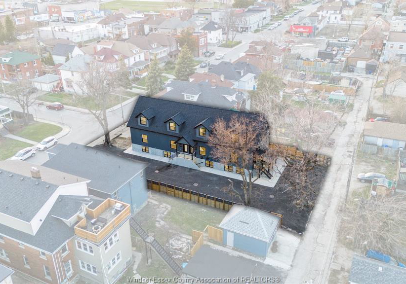 702-pierre-windsor-ontario-26007354