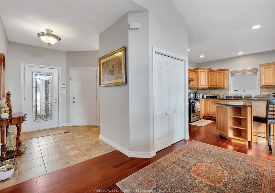1381-emma-street-lakeshore-ontario-26007372