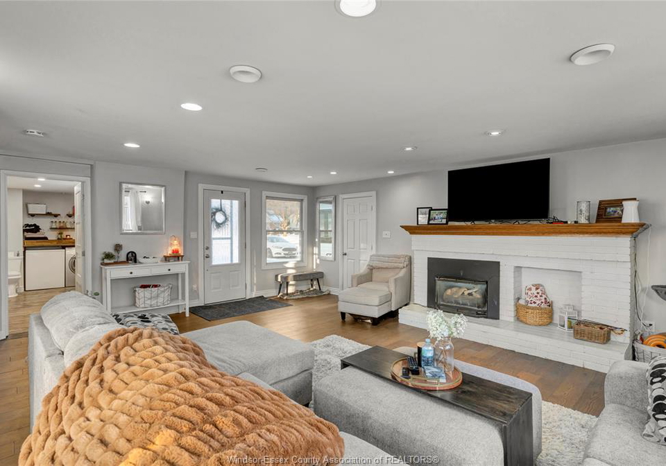 805-roselawn-windsor-ontario-26007377